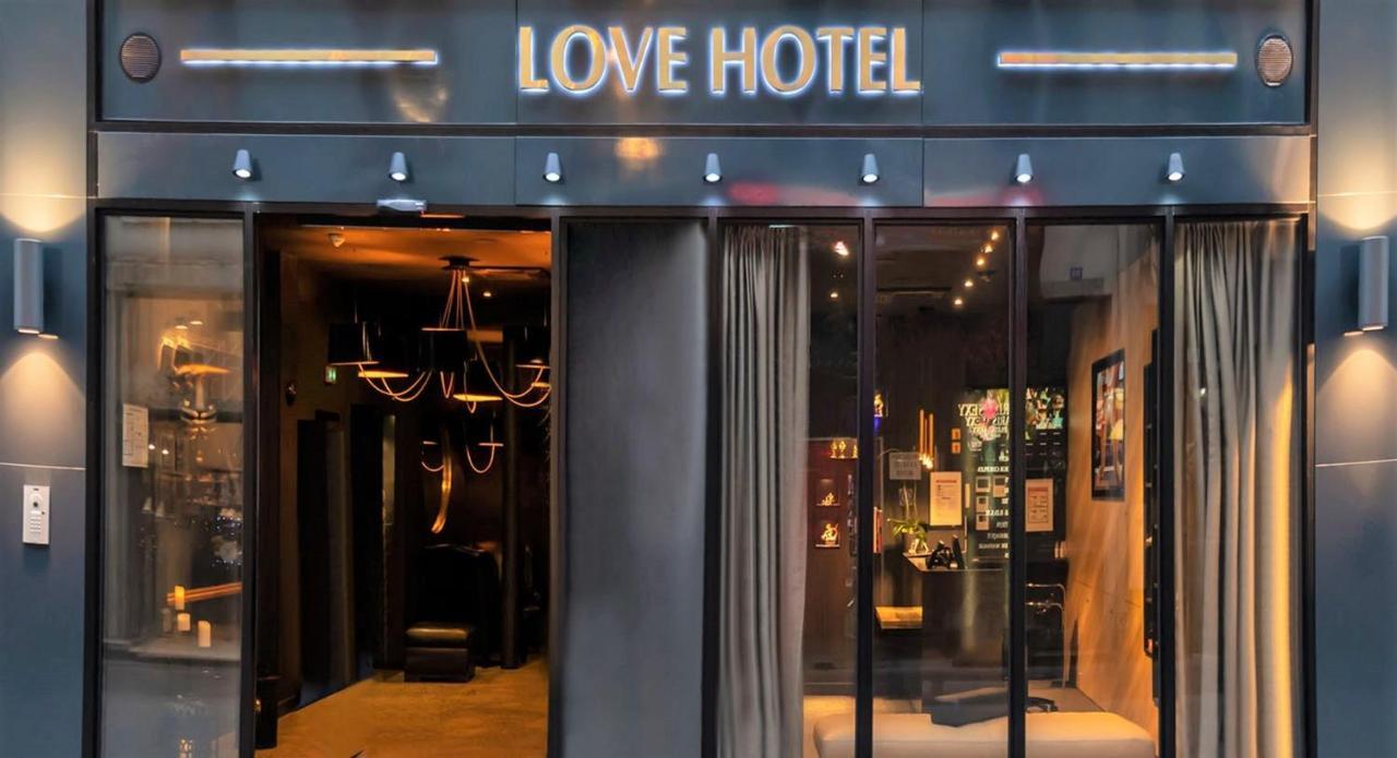 Love Hotel Avec Nuit Insolite Au Dandy Et Jacuzzi Privatise (Adults Only) Париж Экстерьер фото