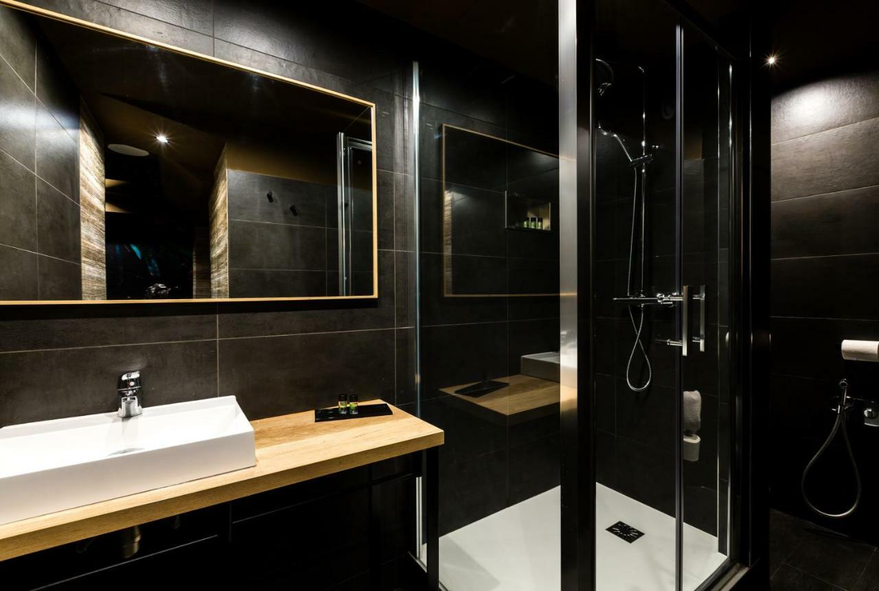 Love Hotel Avec Nuit Insolite Au Dandy Et Jacuzzi Privatise (Adults Only) Париж Экстерьер фото