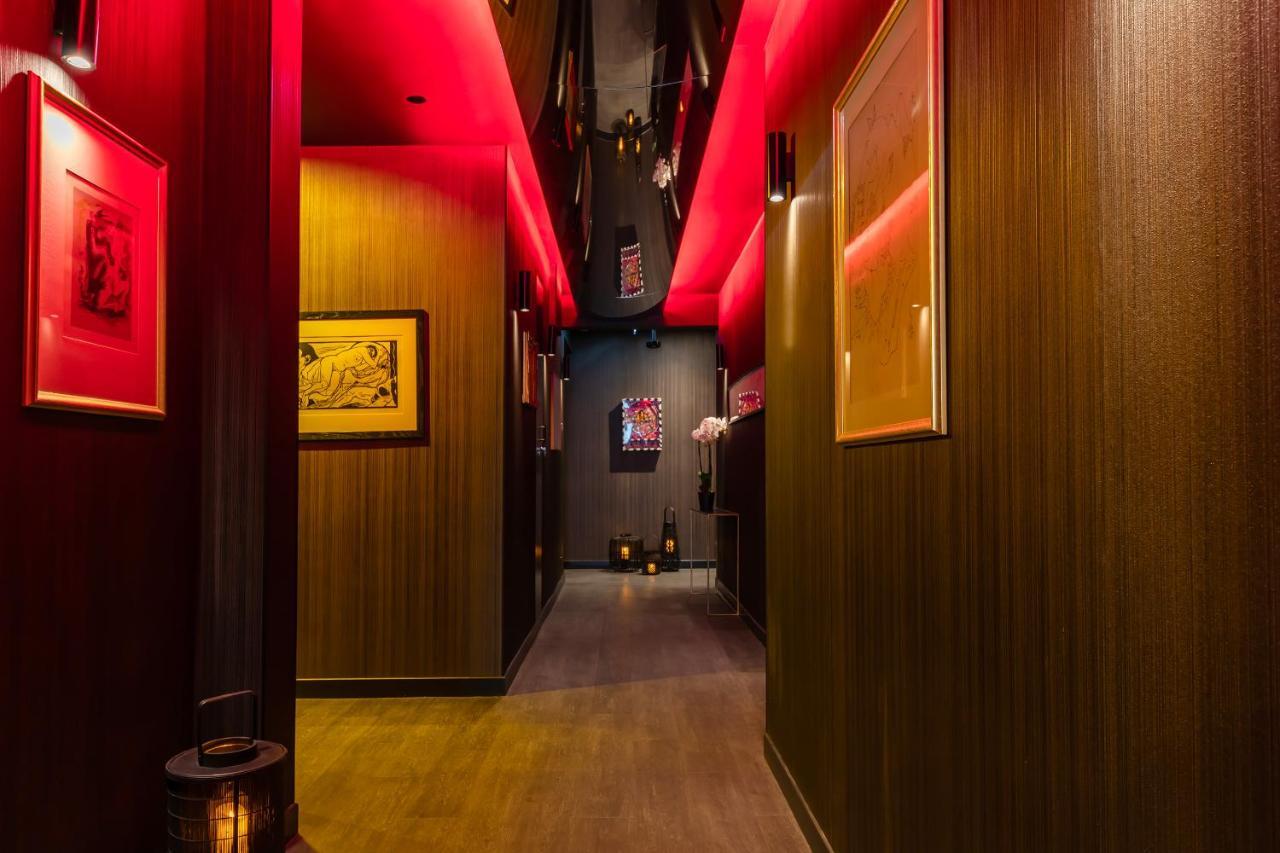 Love Hotel Avec Nuit Insolite Au Dandy Et Jacuzzi Privatise (Adults Only) Париж Экстерьер фото
